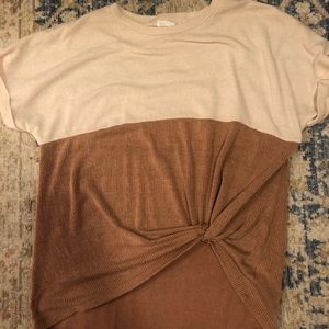 Short sleeve tee with a side tie. Size S